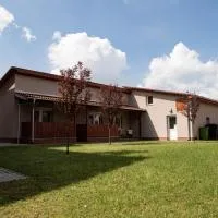 Farkas Villa Apartmanok、モーラハロムのホテル