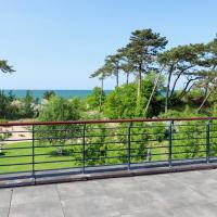 Villa Schmidt Apartments - Strandhaus direkt am Meer mit Sauna, Sport und D&uuml;nengarten - Klassik, Hotel in Warnem&uuml;nde
