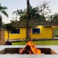 Casa com Deck e Lareira a 13km do Petar, hotel a Apiaí