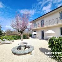 Charmant gîte moderne avec cour privée, tout équipé, parking sécurisé, au cœur du Roannais - FR-1-496-316, hotel poblíž Letiště Renaison - RNE, Riorges