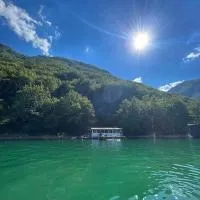 Splav ANDJELA Perucac, hotell i Perućac