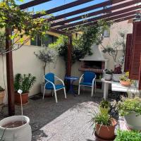 Retro House with Garden in Anopoli, hotel u četvrti 'Ano Poli' u Solunu