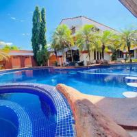 Agradable y Lujosa casa de campo con piscina, hotel in Huité