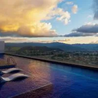Skyline 20th Floor Studio with Pool, AC & Free Parking – hotel w mieście Curridabat