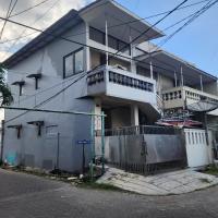 OYO 93865 Dv Homestay Syariah Kupang, готель в районі Sukomanunggal, у Сурабаї