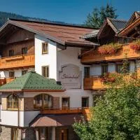 Hotel Sonnenhügel, inklusive SommerCard, hotel di Filzmoos