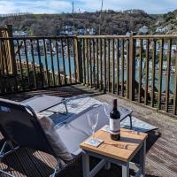 The Hillocks, Looe - Two Bedroom House with Fabulous Views of Looe Town and Harbour