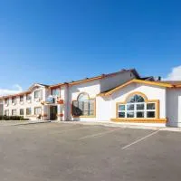 Howard Johnson by Wyndham Williams, hotel di Williams