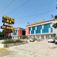Hotel Rk Arcade: Sitāpur şehrinde bir otel
