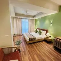 Hotel IP Swarn By Qotel Near Anand Vihar Vaishali Ghaziabad, hotel i Ghaziabad