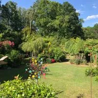 Un jardin en forêt, hôtel à Samois-sur-Seine