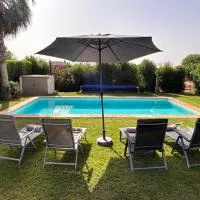 LUXUEUSE VILLA AVEC PISCINE PRIVEE PROCHE D'AGADIR, hotel em Agadir