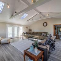Maplewood Farmhouse + Hot tub, hotel poblíž Regionální letiště Youngstown-Warren       - YNG, Howland Corners