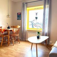 Cozy one-bedroom with a view, hotel dekat "Bandara Molde, Aro" - MOL, Molde