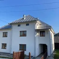 Trai bun in Maramures، فندق في Fereşti