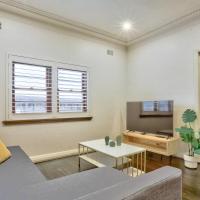 Spacious 3 Bedroom on the edge of Downtown Herford St 2 E-Bikes Included, hotel in Glebe, Sydney