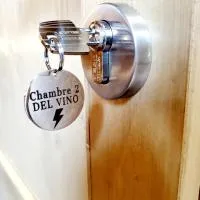 Orchamps-Vennes में, होटल DEL VINO bar à vin & guitares Appartement Sauna Terrasse Garage