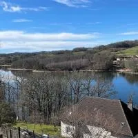 Maison au bord du lac: Saint-Étienne-Cantalès şehrinde bir otel