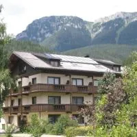 Haus Schweighofer, hotel di Neuberg an der Mürz