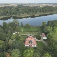Ferienwohnungen am Schlosssee bei Usedom, hotel v mestu Buggenhagen