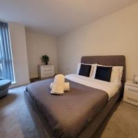 Luxury Spacious 2 Bedroom Flat in City Centre, Near Train Station