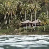 Kaini Mentawai - Surf Resort، فندق في Masokut