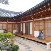 Happiness Full Hanok Guesthouse, hotel em Jeonju