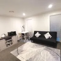 Stylish Private Guest House Ensuite -Private Bathroom & Spacious Private Lounge, hotel en Rolleston