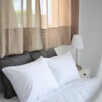 Daphne's studio 1, hotel near Skiathos Airport - JSI, Skiathos Town