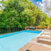 Private Pool & Yard Mins to Dining & University, hotel near Mobile Regional Airport - MOB, Mobile