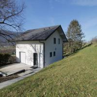 Pretty new and comfortable house between towns and lakes, hotel near Chambéry-Savoie Airport - CMF, Voglans