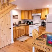 King Salmon Suite, Cabin 4 at Lower Kenai Lodge: Kenai şehrinde bir otel