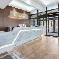 Ly New York Hotel, hotel in College Point