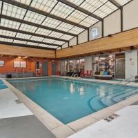 CozySuites 2BR Mill District pool gym # 01, hotel di Mill District, Minneapolis