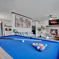 Pool Table - Game Room - Spacious Home in Poconos, hotel near Pocono Mountains Municipal Airport - MPO, Pocono Summit