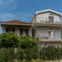 Potami Apartments, hotell sihtkohas Áno Yerakaríon