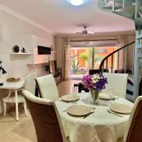 Charming 3 bedroom apartment, hotel i Playa de San Juan