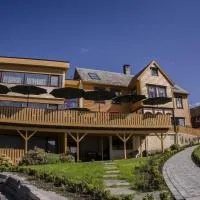 Lavik Fjord Hotel & Apartments, מלון בLavik