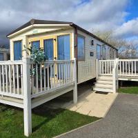 RJ Luxury caravan hire 2 with Hot Tub