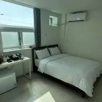 Goseong geojinhotel pension، فندق في محافظة غوسونغ