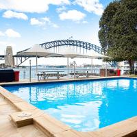 Harbourside Apartment with Spectacular Pool, hotel in McMahons Point, Sydney