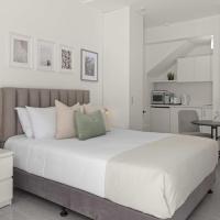 Phaedrus Living: Alkminis Seaside Suites Sand