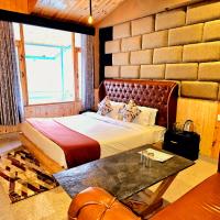 Hotel Old Manali with Balcony and Mountain Views, Near Manali Mall Road, hotel in New Manali, Manāli