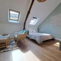 L'Echappée Morétaine Climatisée- Cœur de Moret, hotel en Moret-sur-Loing