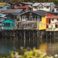 Palafito Hostel Chiloé, hotel Castróban