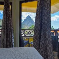 Sea Piton View Apartment- Location, Convenience, Modern Living, Hotel in Soufrière