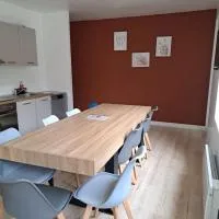 Gîte Ardennais 12 personnes "Le sachouliot", Hotel in Haybes