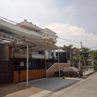 SPOT ON 93880 Guest House Bu Iin Syariah, hotel cerca de Aeropuerto internacional de Juanda - SUB, Sidoarjo