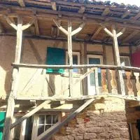 Maison médiévale avec jardin dans charmant village, hotel em Vers