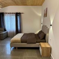 Qyteza Guest House & Camping